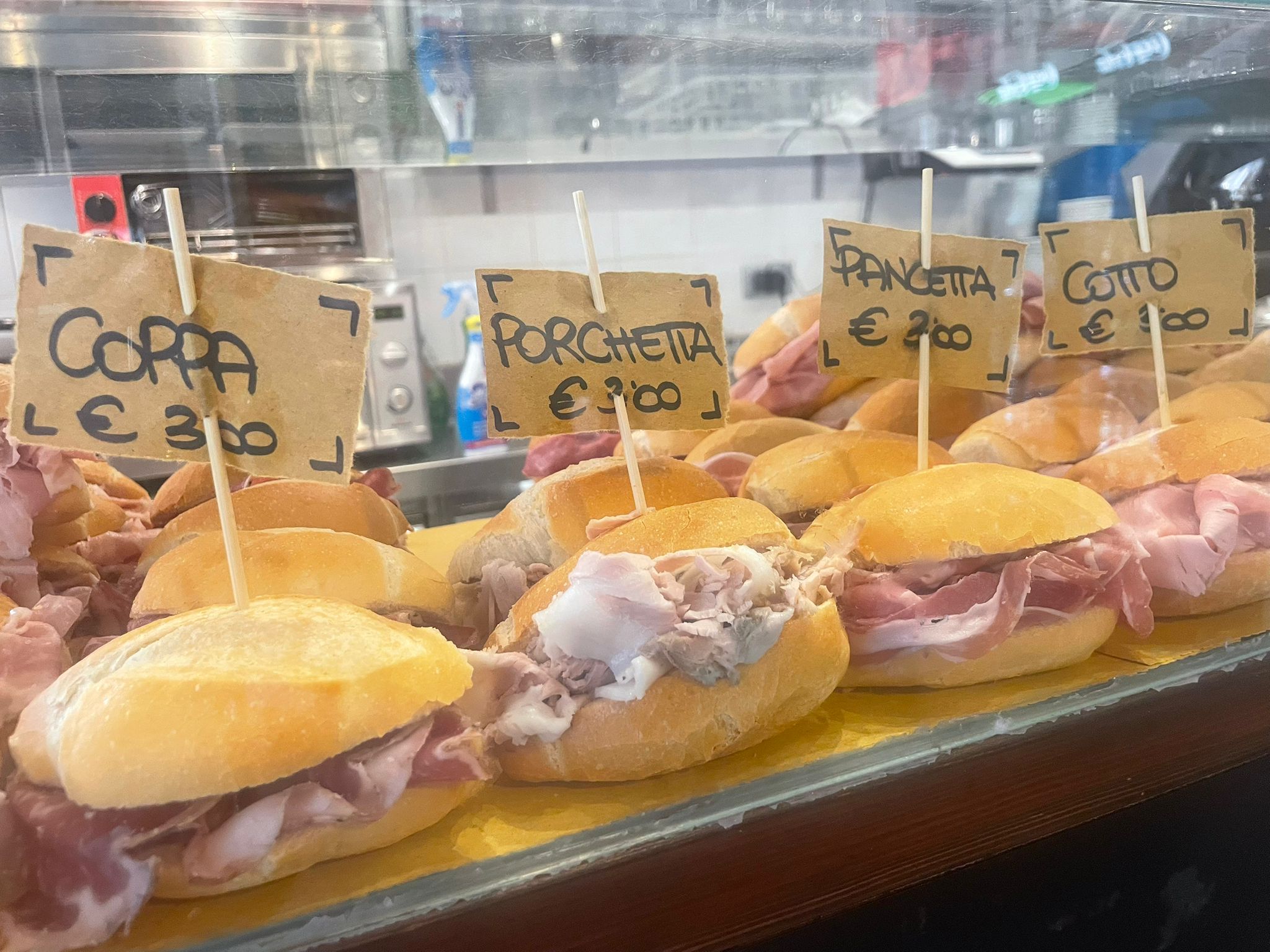 Panini e salumi freschi tagliati al momento, Bar Ai Santi