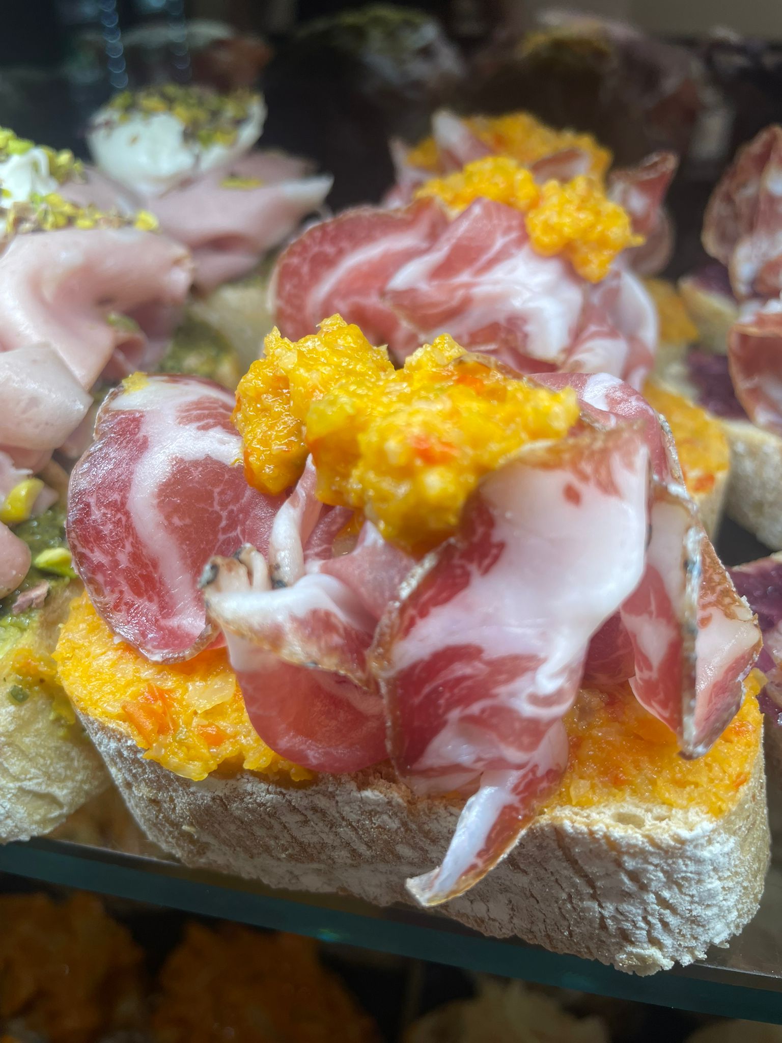 Coppa e salumi su crostini, cicchetti Bar Ai Santi