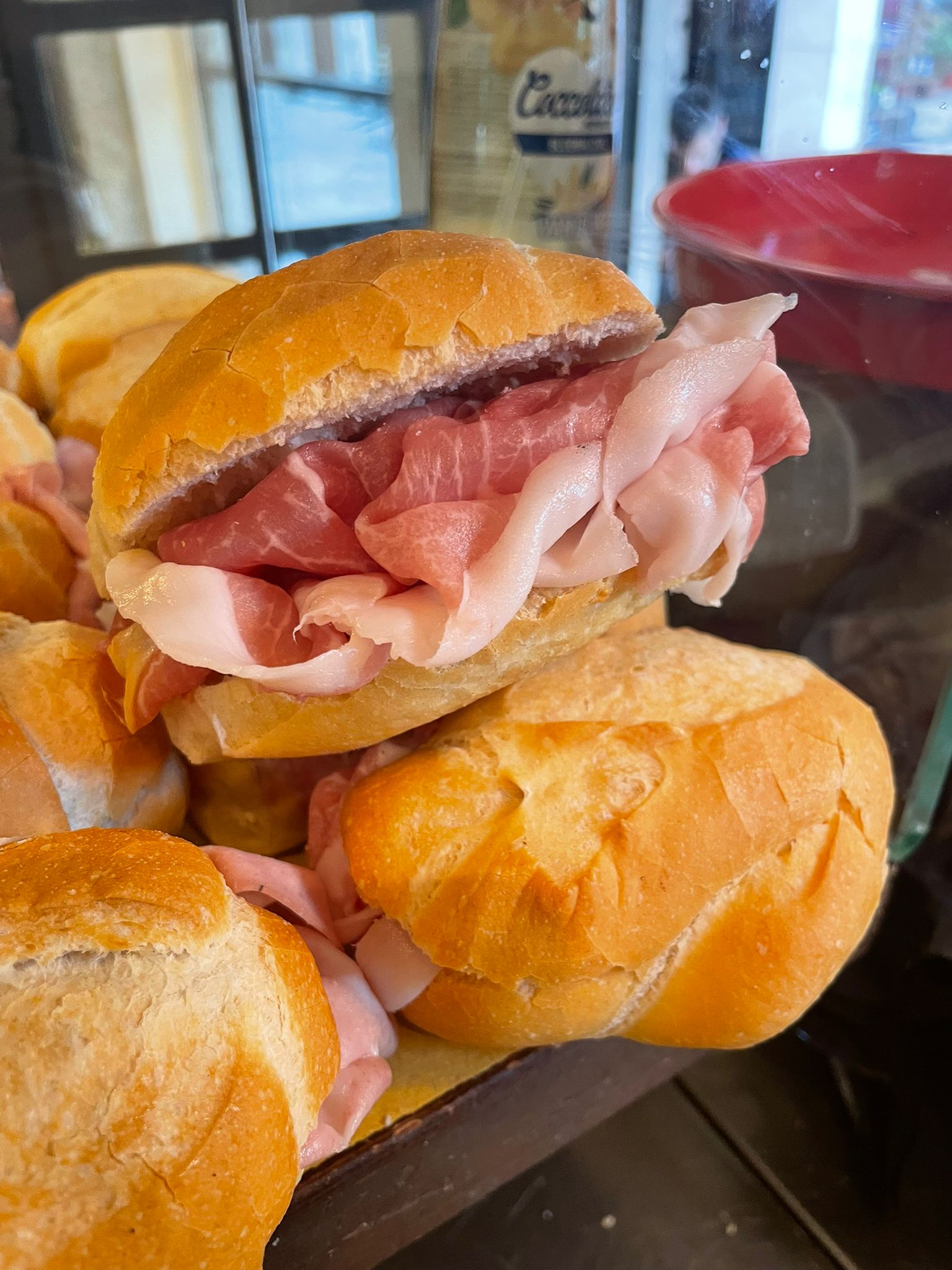 Panini con prosciutto crudo tagliato al momento, bacaro Venezia
