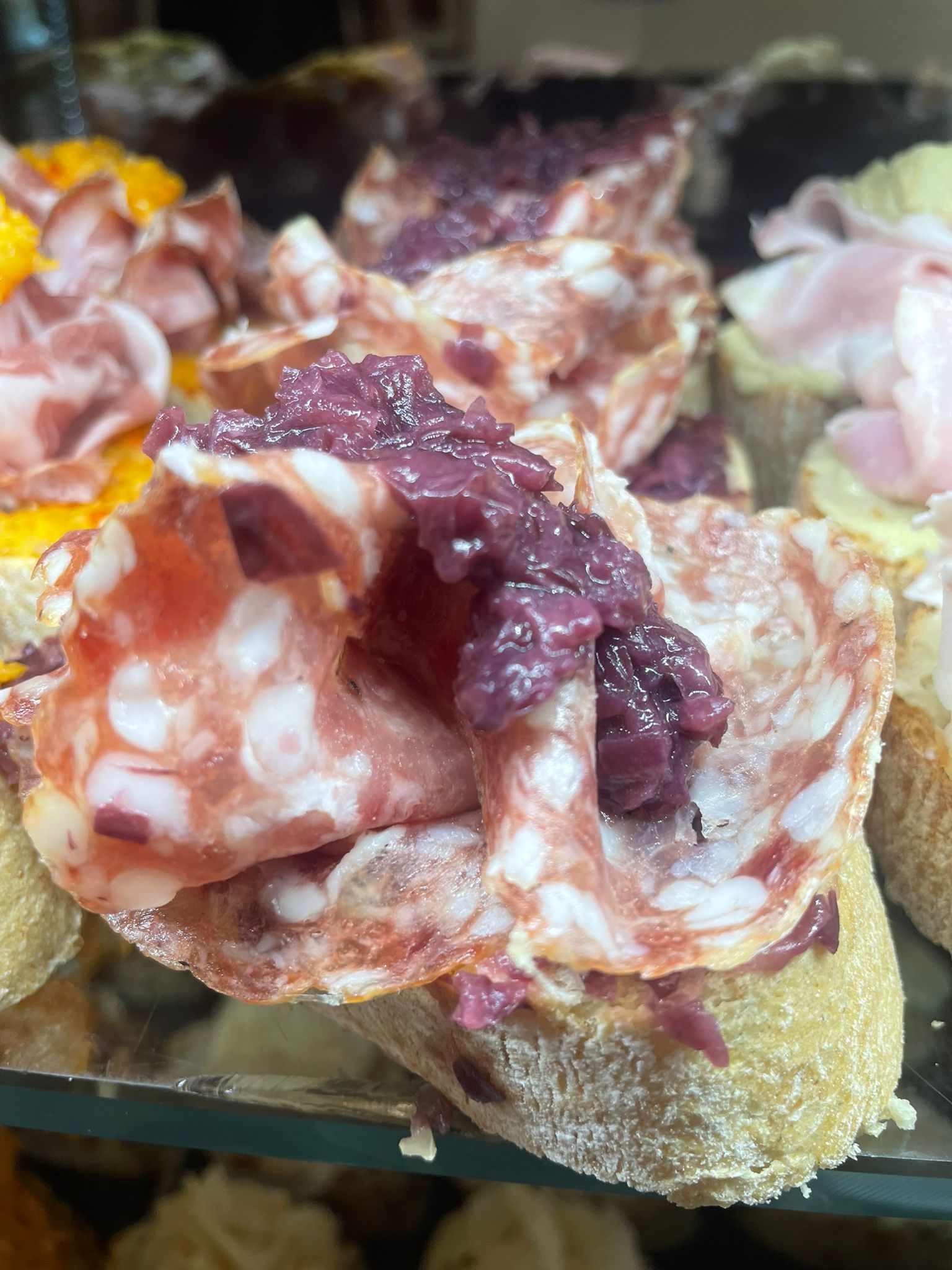 Salame con composta, cicchetti gourmet Bar Ai Santi Venezia