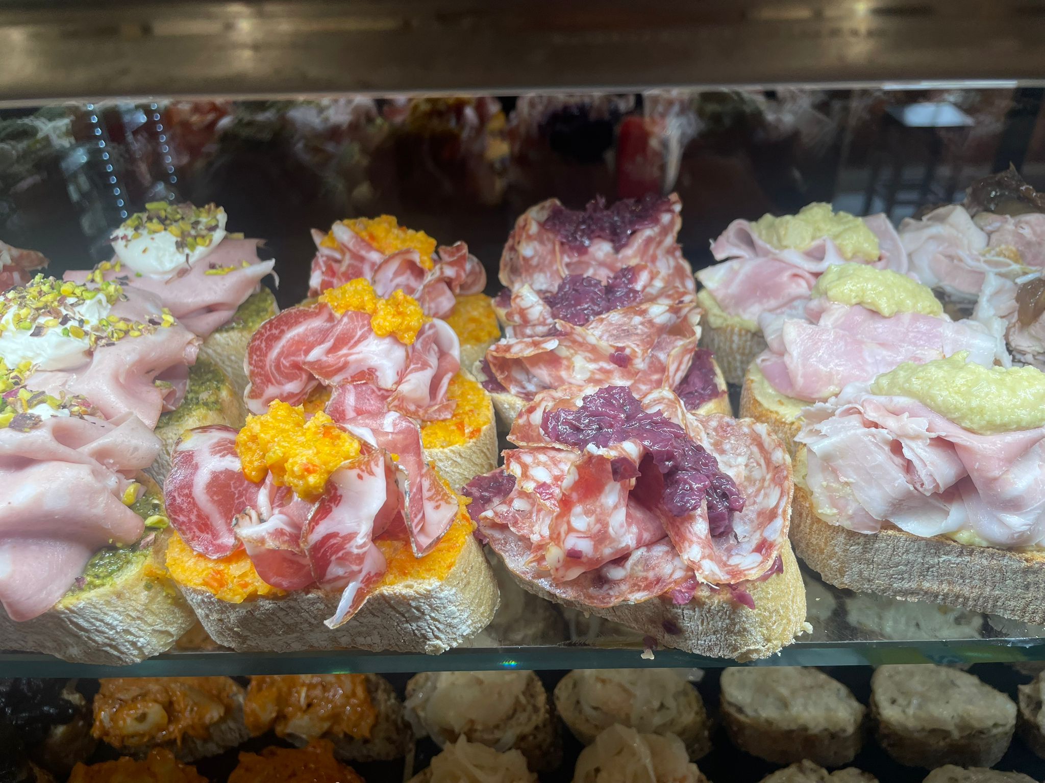 Bancone cicchetti veneziani Bar Ai Santi, Cannaregio Venezia